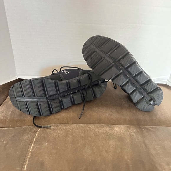 On Cloud Swiss Engineered Black running Sneakers Women’s size 6 - Picture 11 of 14